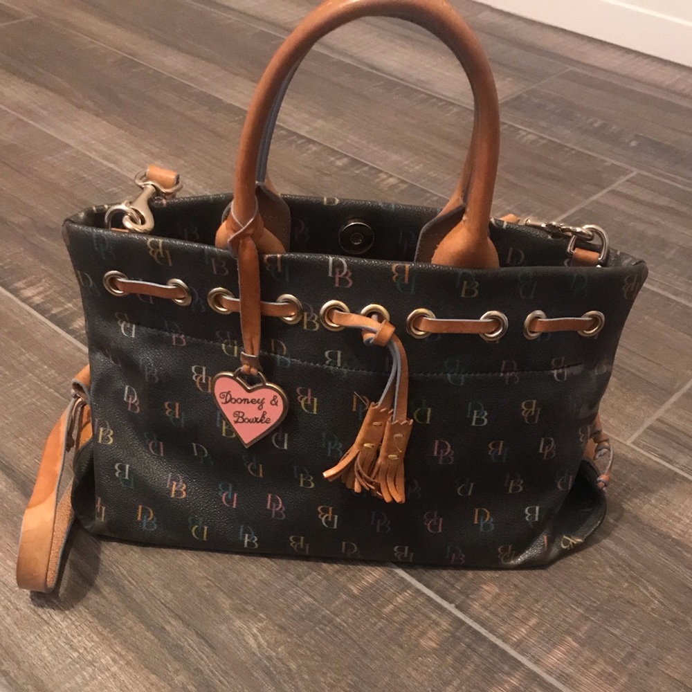 DOONEY!! Small shoulder “IT” bag!